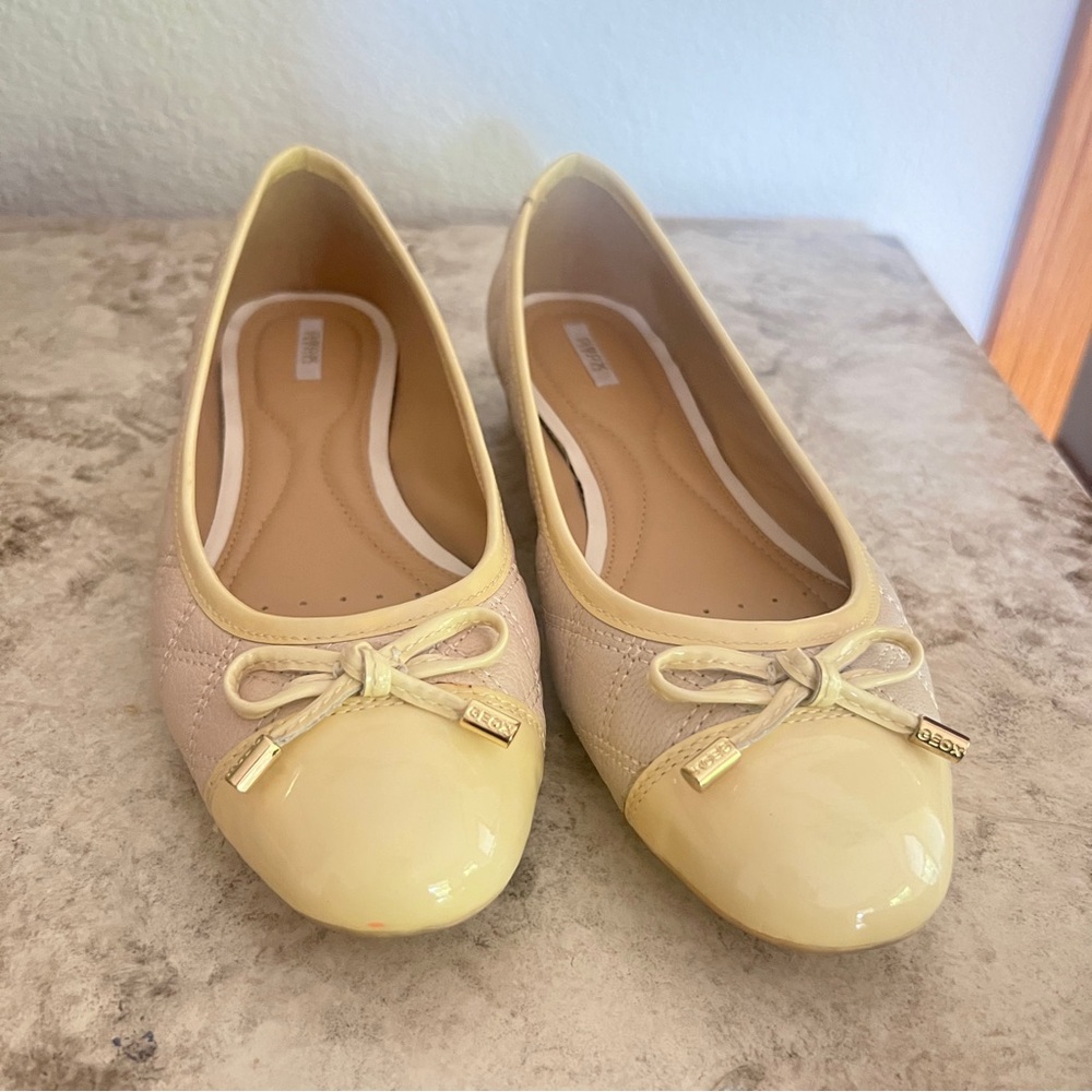 Geox Respira Beige Yellow Patent Cap Toe Quilted Ballet Flats Size 9